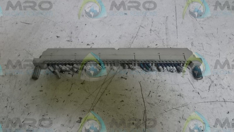 SIEMENS 400-33-7-10 CONNECTOR FRONT  UNMP