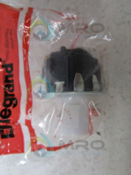 PASS & SEYMOUR ALF77502 LAMP HOLDER * NEW IN FACTORY BAG *