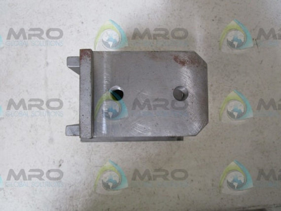 HONDA EGA 0361118-008 BRACKET * USED *