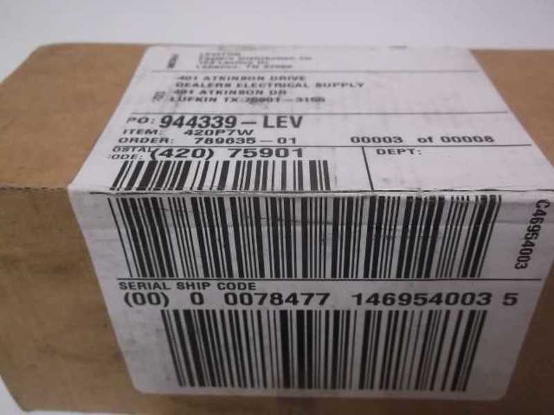 LEVITON 420P7W WATERTIGHT PIN AND SLEEVE PLUG * FACTORY SEALED *