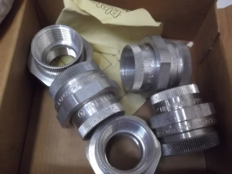 LOT OF 5 APPLETON UNF100NR-A 1" ALUMINUM FEMALE UNION CONNECTOR *NEW IN BOX*