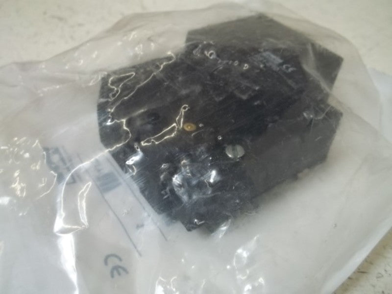 PARKER PS1-E102 SOLENOID VALVE 240V * NEW IN A FACTORY BAG *