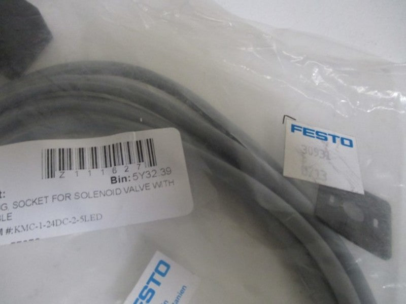 FESTO KMC-1-24DC-2,5-LED PLUG SOCKET W/CABLE * FACTORY BAG *