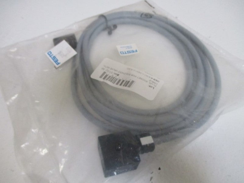 FESTO KMC-1-24DC-2,5-LED PLUG SOCKET W/CABLE * FACTORY BAG *