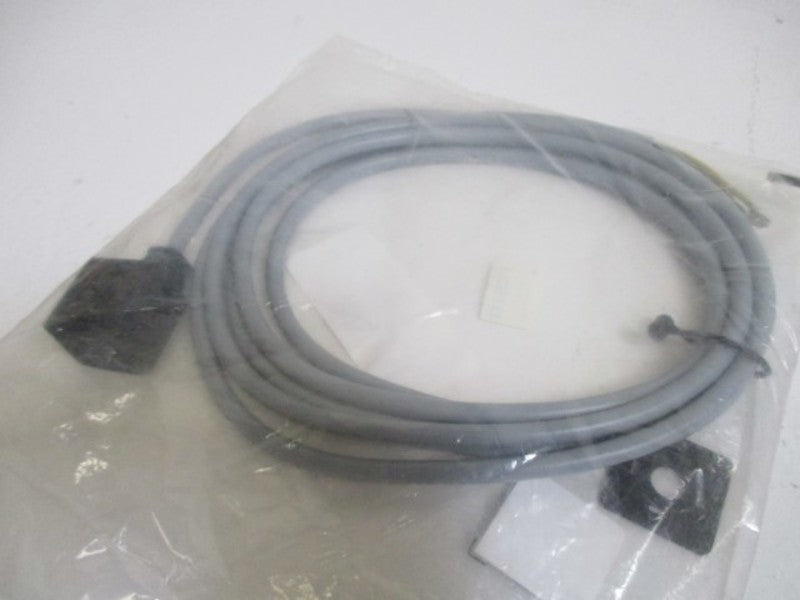FESTO KMC-1-24DC-2,5-LED PLUG SOCKET W/CABLE * FACTORY BAG *