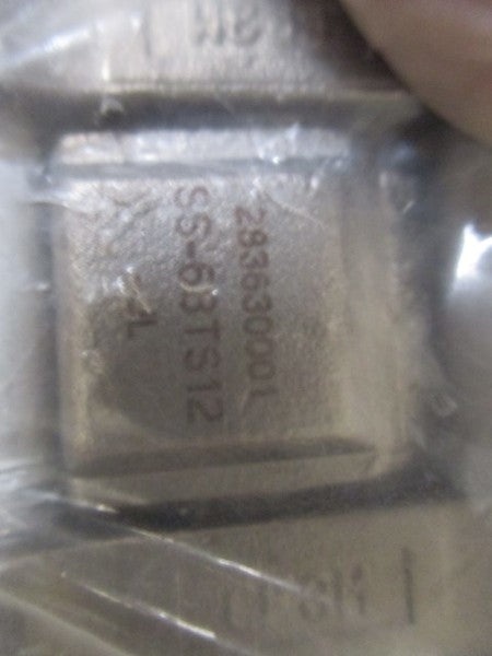 SWAGELOK SS-63TS12-JL SS 3-PIECE BALL VALVE LOCKING HANDLE * NEW FACTORY BAG *