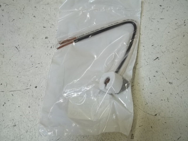 LOT OF 25 LEVITON 064-420 LAMPHOLDER *NEW IN A FACTORY BAG*