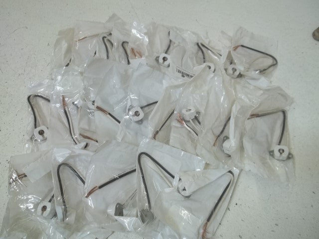 LOT OF 25 LEVITON 064-420 LAMPHOLDER *NEW IN A FACTORY BAG*