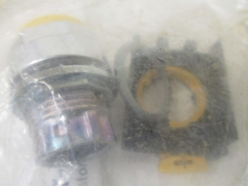 EATON EM22E4 PUSHBUTTON YELLOW * NEW IN FACTORY BAG *