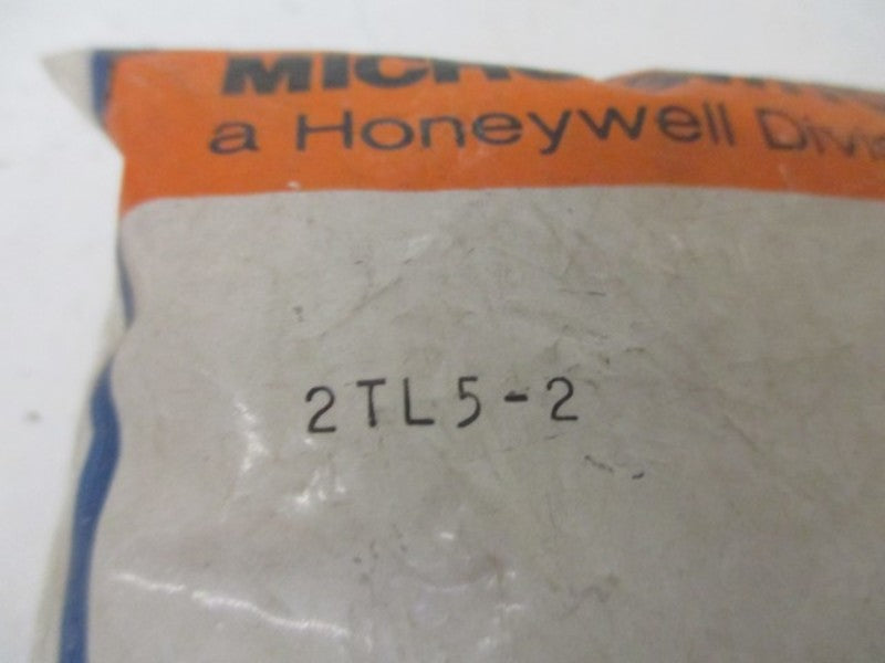 MICROSWITCH 2TL5-2 TL SERIES TOGGLE SWITCH 2 POLE * NEW IN FACTORY BAG *