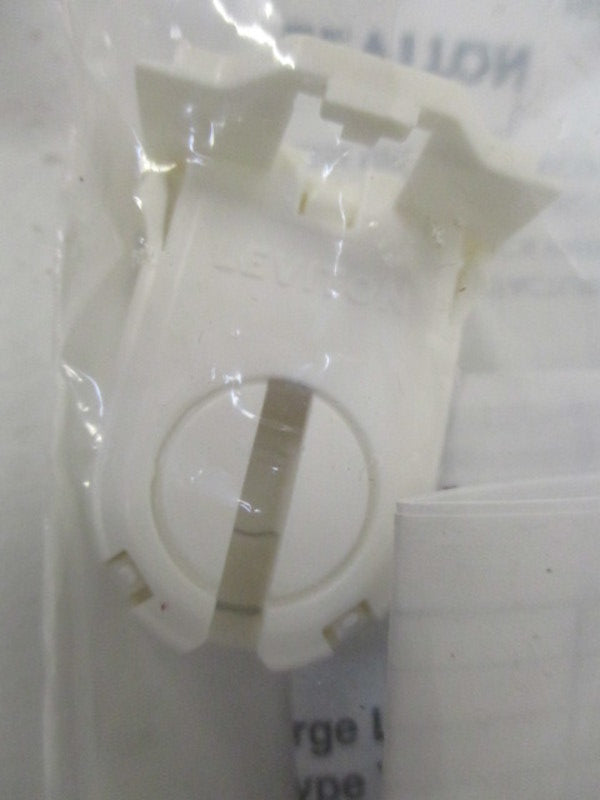 LEVITON 270-23661-SNP LAMPHOLDER SHUNTED * NEW IN FACTORY BAG *