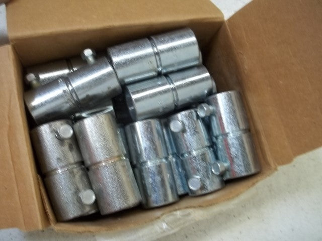 LOT OF 25 THOMAS & BETTS 8124 1/2" SET SCREW COUPLING *NEW IN BOX*