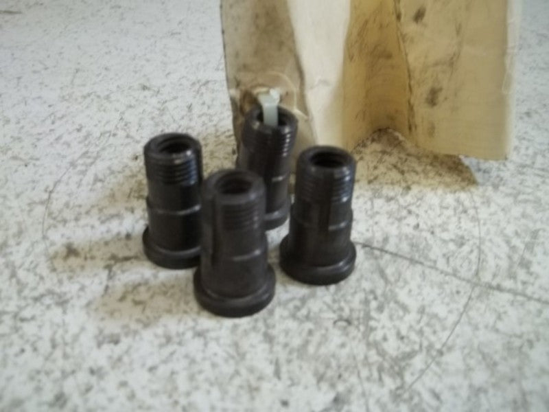 LOT OF 4 DRESSER 0954A07B THREADED BUSHING *USED*