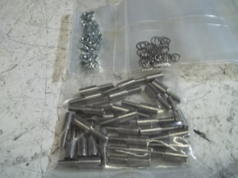 LOT OF 30 201047-2 GUIDE SOCKET CONNECTOR ACCESSORY *NEW IN BAG*