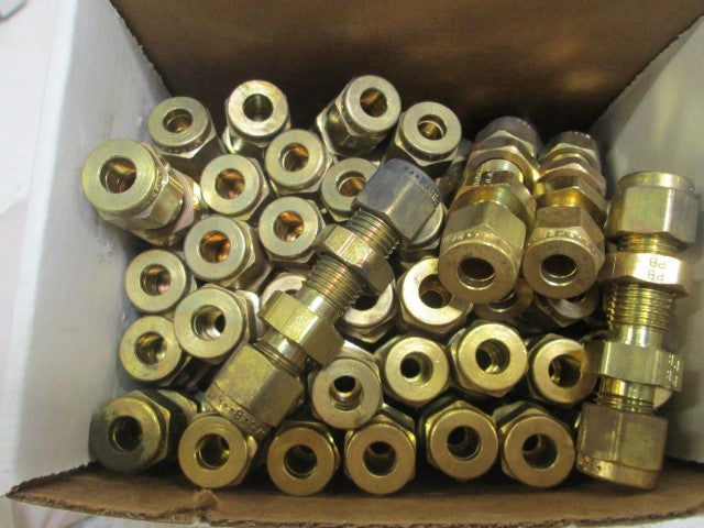 LOT OF 40 PARKER 4-4 WBZ-B BRASS BULKHEAD UNION *NEW IN BOX*