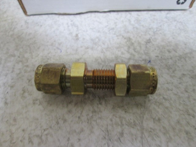 LOT OF 40 PARKER 4-4 WBZ-B BRASS BULKHEAD UNION *NEW IN BOX*