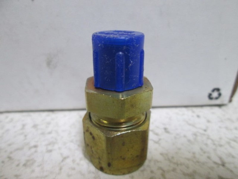 LOT OF 24 PARKER 8-4 FBZ-B MALE CONNECTOR *NEW IN BOX*
