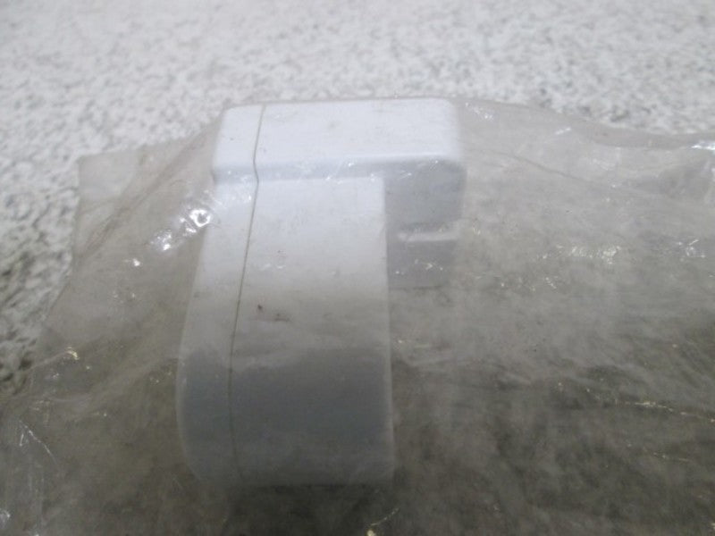 LEVITON 465 LAMP HOLDER FLOURESCENT * NEW IN A BAG *