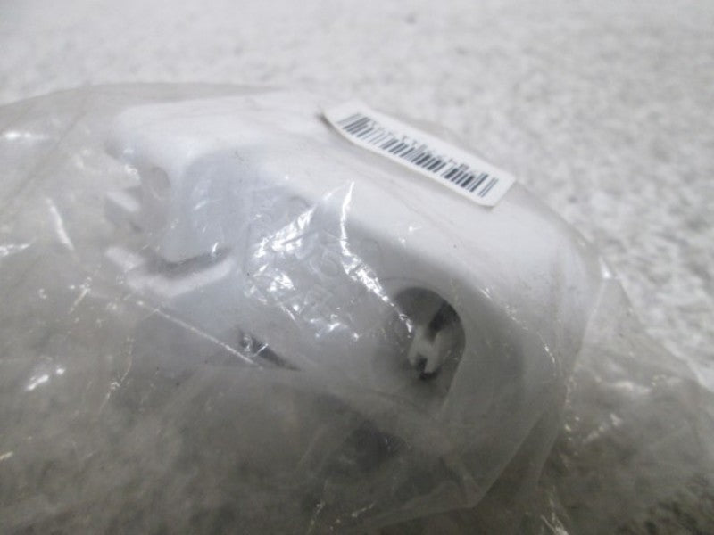LEVITON 465 LAMP HOLDER FLOURESCENT * NEW IN A BAG *