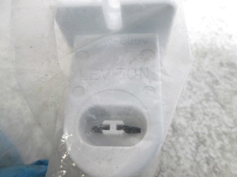 LEVITON 465 LAMP HOLDER FLOURESCENT * NEW IN A BAG *