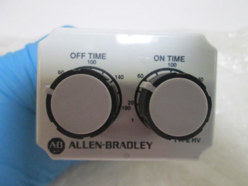 ALLEN BRADLEY 700-HV32BA1 REPEAT CYCLE TIMER RELAY * USED *