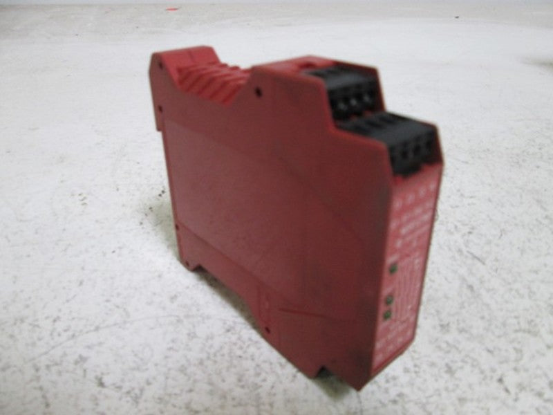 ALLEN BRADLEY 440R-N23135 SER. A MONITORING SAFETY RELAY * USED *