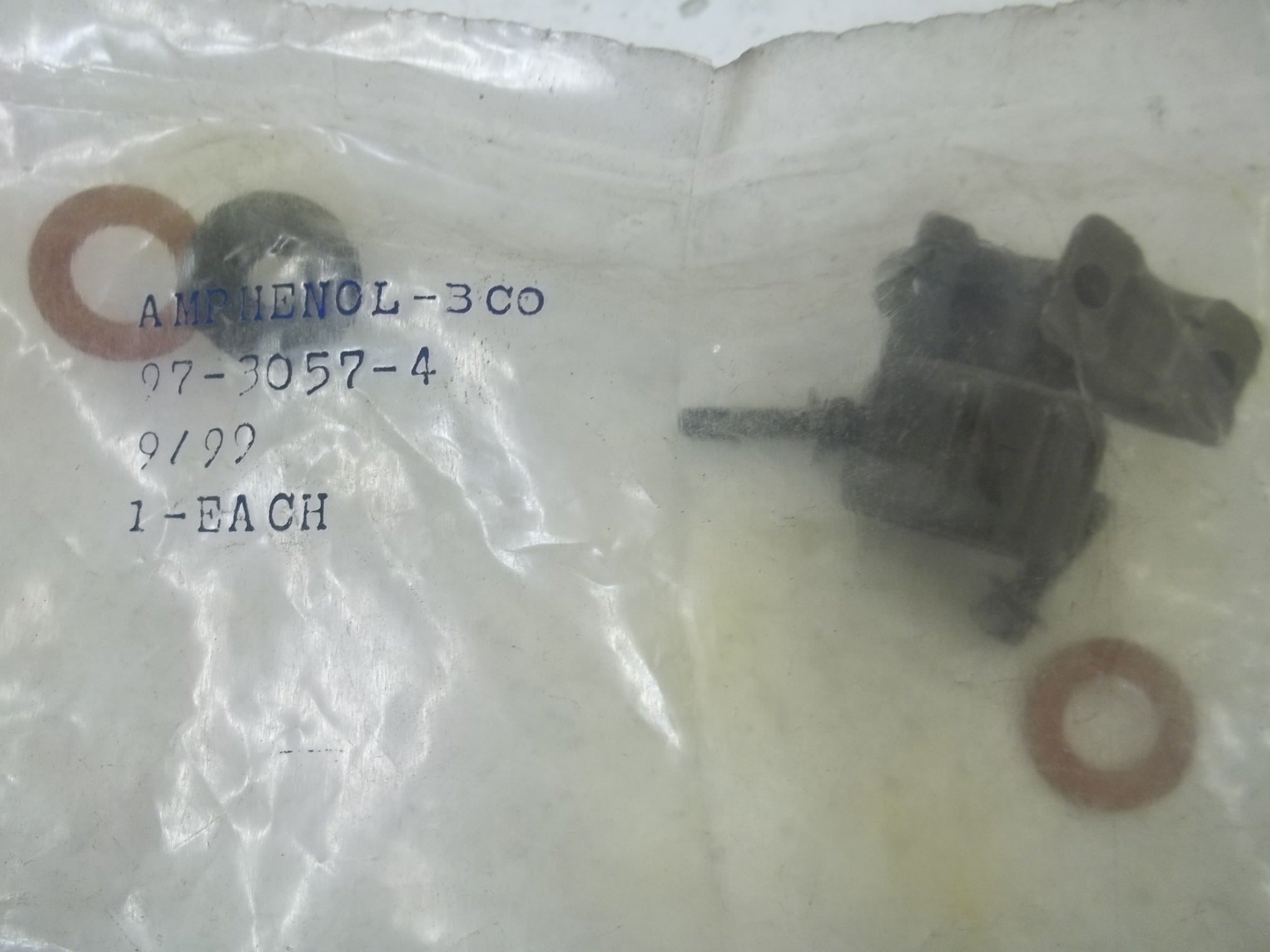 AMPHENOL 97-3057-4 CONNECTOR * NEW IN A FACTORY BAG *