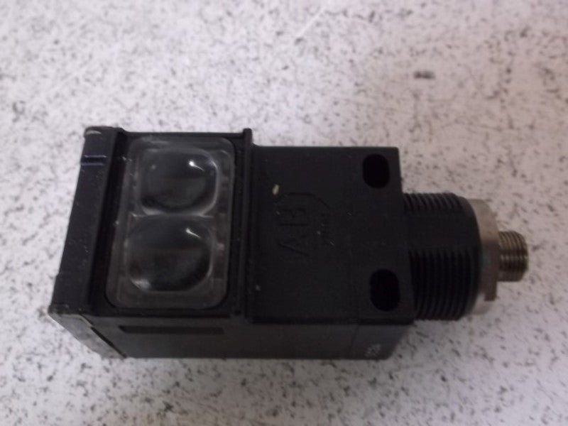ALLEN BRADLEY 42GRR-9000-QD SER. A PHOTOELECTRIC SENSOR * USED *