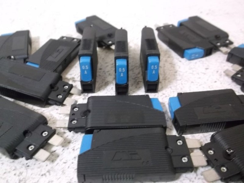 LOT OF 16 DN-SUPP-P5 DINNECTOR SINGLE POLE *NEW IN BOX*