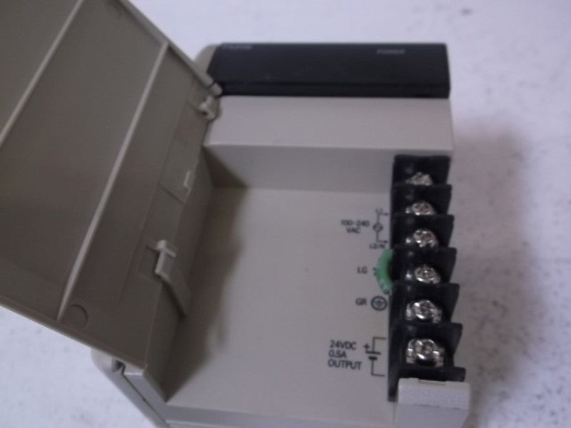 OMRON CQM1-PA206 POWER SUPPLY * USED *