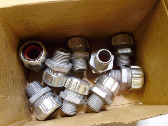 LOT OF 9 THOMAS & BETTS 2524 1/2" STRAIN RELIEF CORD CONNECTOR *NEW IN BOX*
