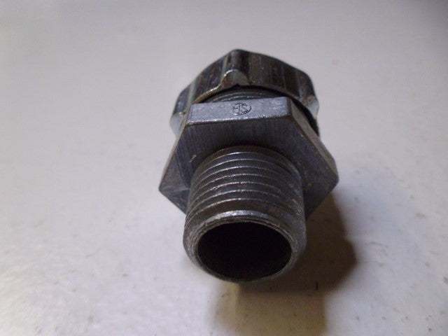 LOT OF 9 THOMAS & BETTS 2524 1/2" STRAIN RELIEF CORD CONNECTOR *NEW IN BOX*