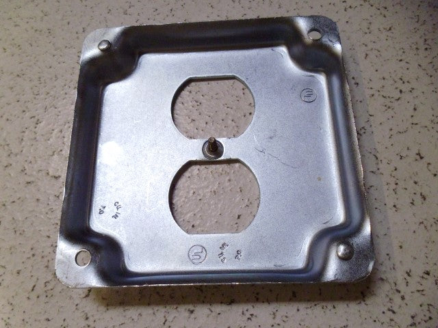 LOT OF 25 APPLETON 8365 OUTLET BOX COVER *NEW IN BOX*