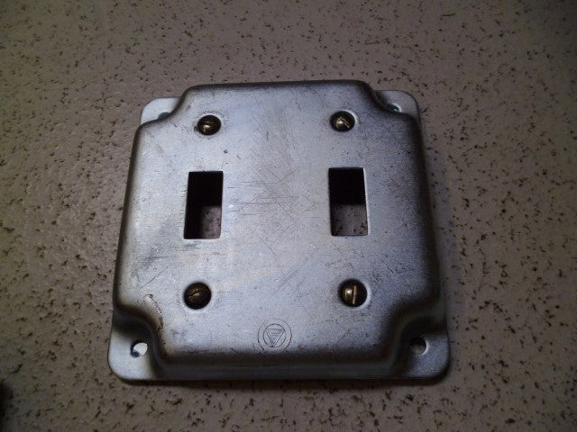 LOT OF 24 APPLETON 8367 OUTLET BOX COVER *NEW IN BOX*