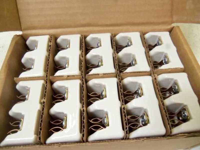LOT OF 10 2604 FUSE BLOCKS *NEW IN BOX*