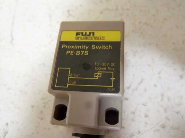 LOT OF 2 FUJI PE-B7S PROXIMITY SWITCH *USED*