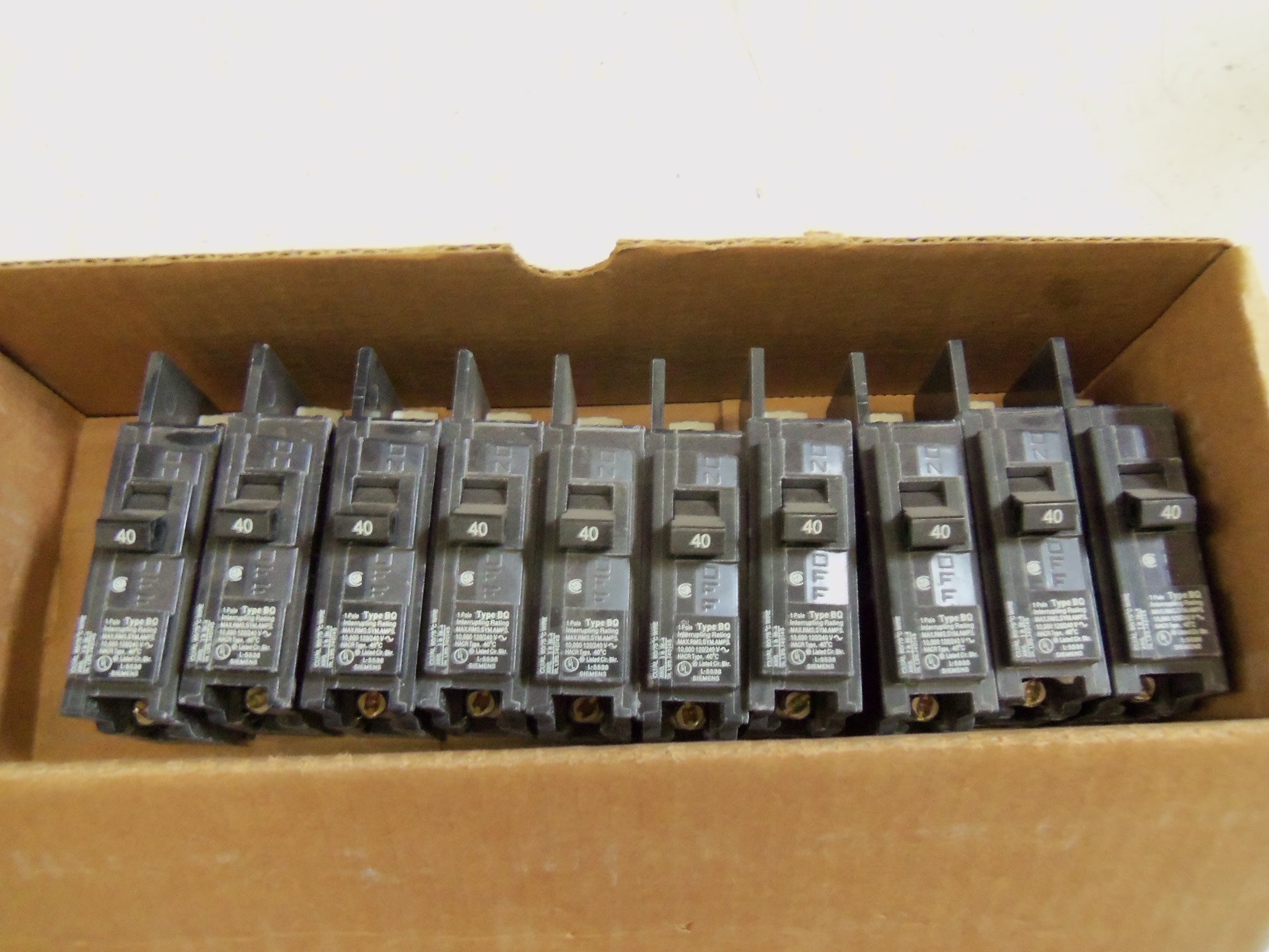 LOT OF 10 SIEMENS BQ1B040 CIRCUIT BREAKER 40 AMP *NEW IN BOX*
