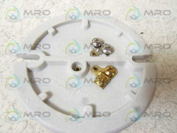 1634-4 KEYLESS PORCELAIN LAMPHOLDER  NSMP