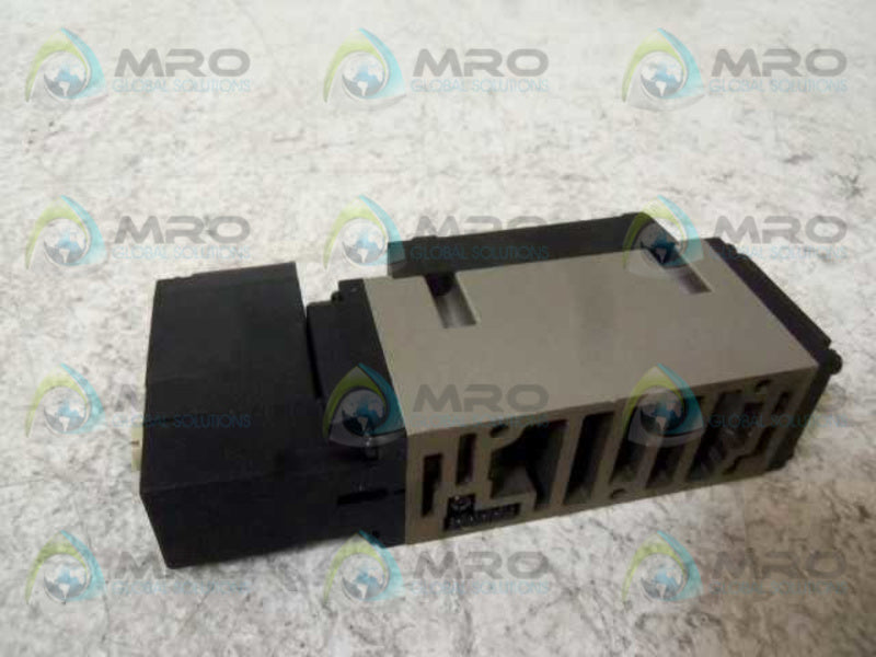 SMC NVFS3100R-5FZB SOLENOID VALVE * NEW NO BOX *