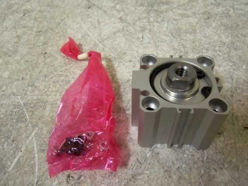 SMC CDQ2B32-5D AIR COMPACT CYLINDER *   NEW NO BOX *