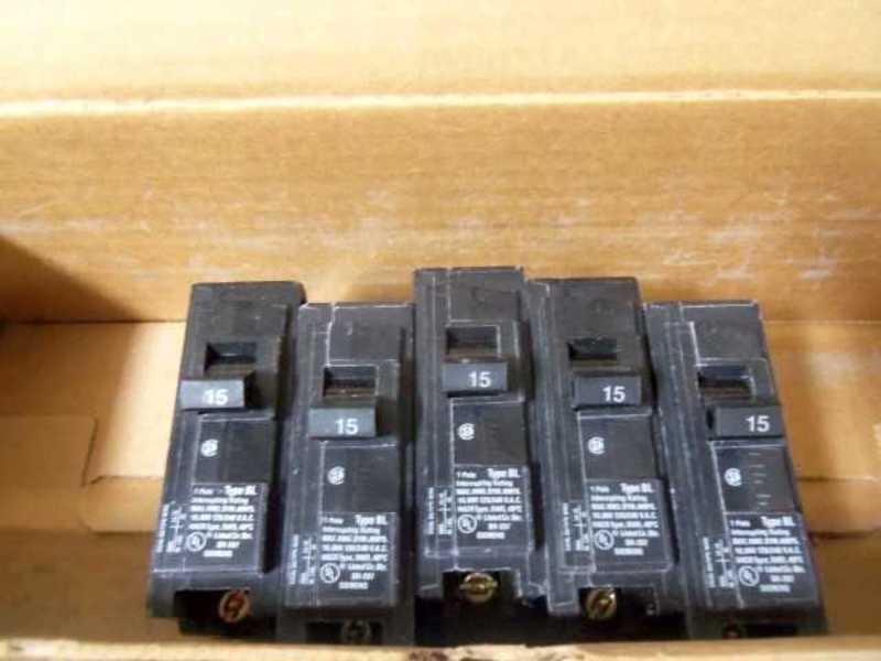 LOT OF 5 SIEMENS B115 CIRCUIT BREAKER 15A *NEW IN BOX*