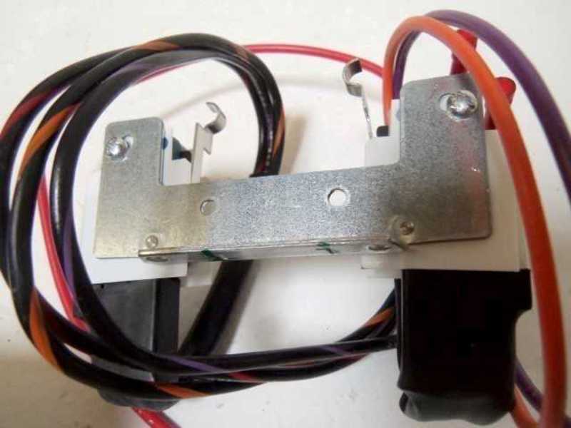 HONEYWELL 220736B INTERNAL AUXILLARY SWITCH KIT * NEW IN BOX *