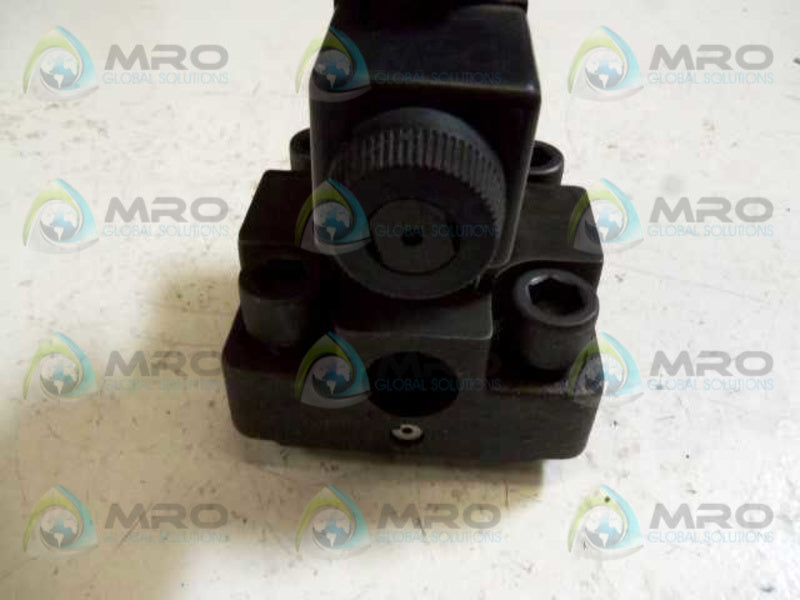 VICKERS DG4V-3S-0C-M-FW-B5-60 DIRECTIONAL VALVE (AS PICTURED)  UNMP