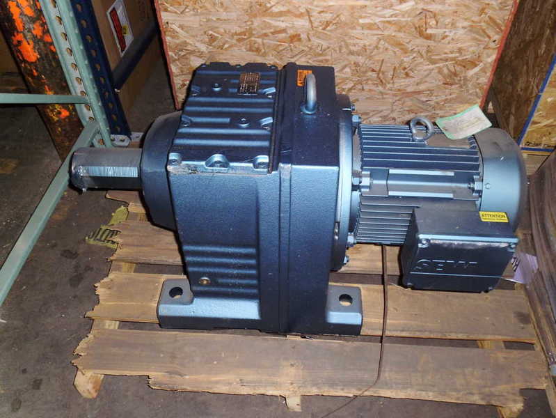 SEW-EURODRIVE R137DV132M4 MOTOR DFV132M4 TEFC3PH  NSNP