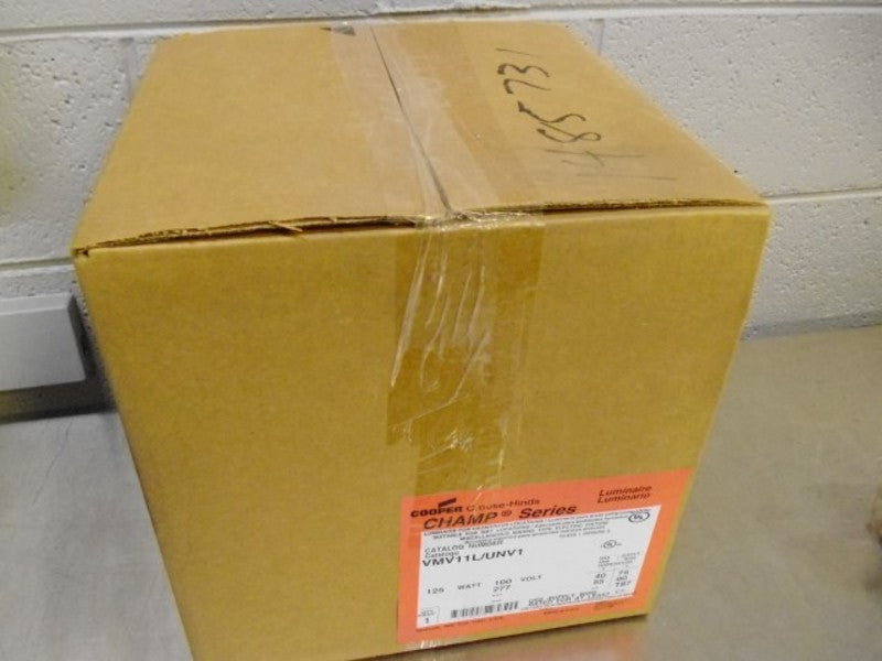 CROUSE-HINDS VMV11L/UNV1 LED LUMINAIRE 125WATT * FACTORY SEALED *