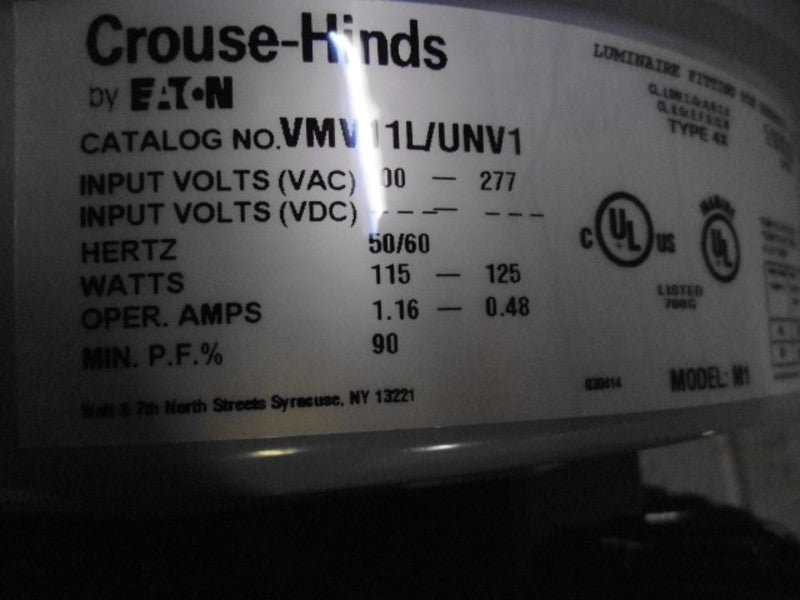 CROUSE-HINDS VMV11L/UNV1 LED LUMINAIRE 125WATT * FACTORY SEALED *