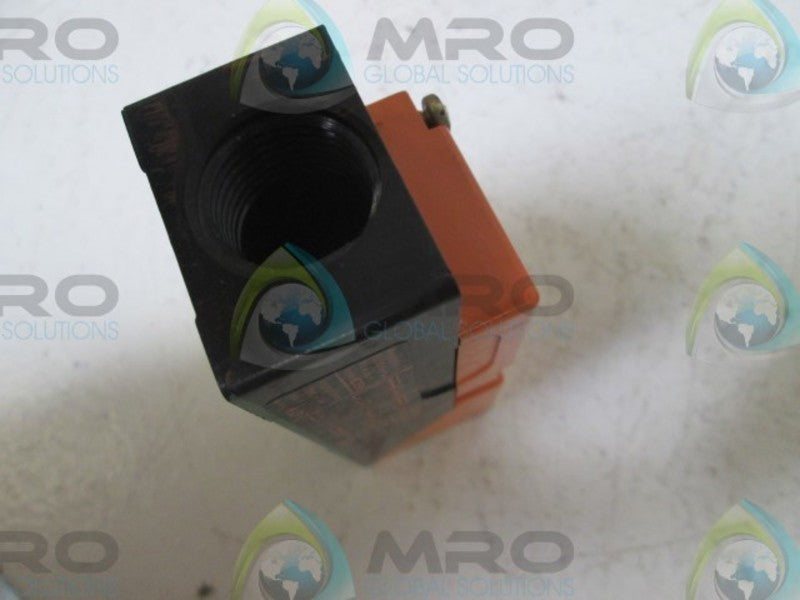 IFM EFECTOR IME3015 BFPKG INDUCTIVE PROXIMITY SENSOR  UNMP