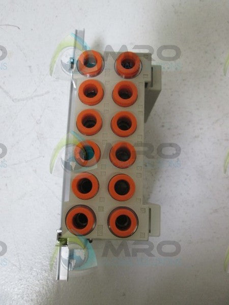 SMC SS5V3-10FD1-04B-N11-D6 MANIFOLD FOR PLUG IN VALVES  NSNP