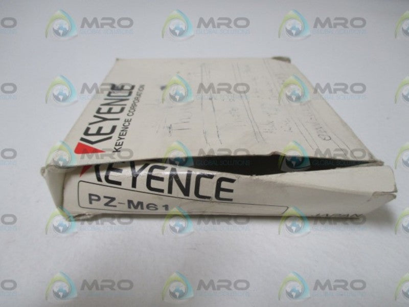 KEYENCE PZ-M61 PHOTOELECTRIC RETRO-REFELECTIVE(AS PICTURED) * NEW IN BOX *