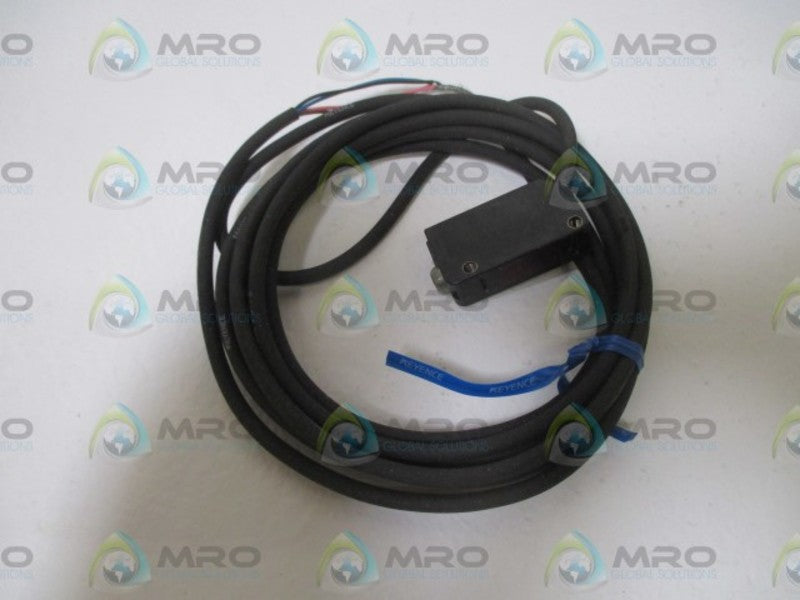 KEYENCE PZ-M61 PHOTOELECTRIC RETRO-REFELECTIVE(AS PICTURED) * NEW IN BOX *